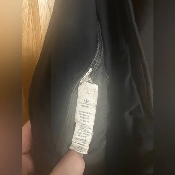 Black low rise lululemon shorts size 6 - Picture 3 of 3